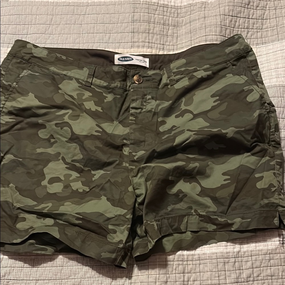 Old Navy Green Cargo Shorts with Camouflage Design